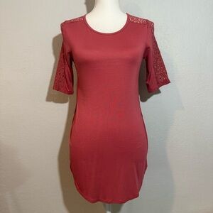 Old Navy- Split Side Tunic Top, 3/4 Lace Sleeves, Scoop Neck, Deep Mauve Sz.XS
